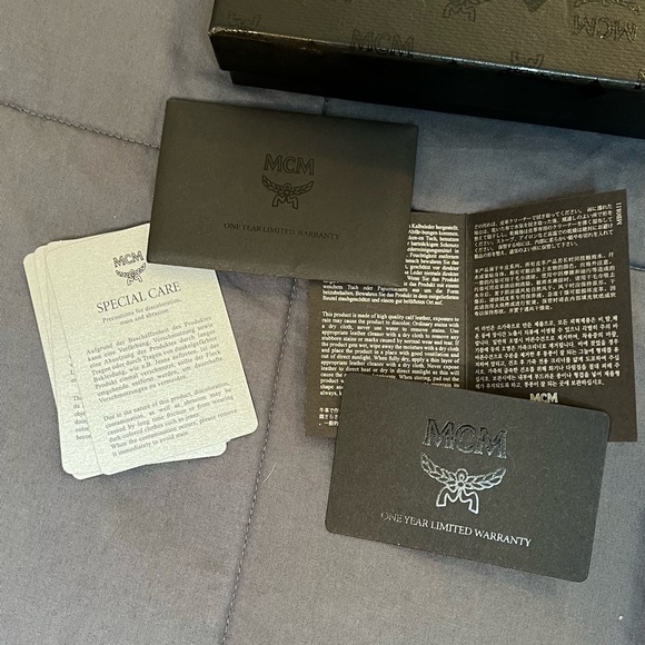 *FLASH SALE* MCM pink wallet - Picture 3 of 11